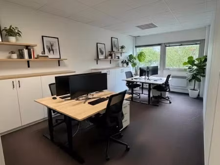 vente locaux professionnels 280 m² à versailles (78000)  560 000 €