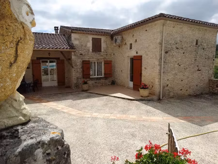 location maison 5 pièces 142 m² à blanquefort-sur-briolance (47500)