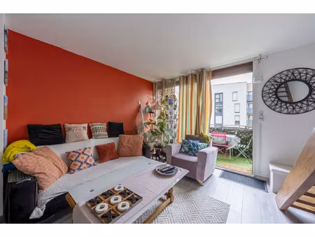 charmant duplex rénové avec balcon  cave et stationnement ré
