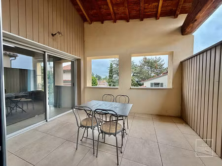 appartement t4 duplex rénové et meublé - centre saint cyr au mont d'or