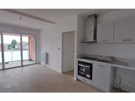 location appartement  m² t-2 à hazebrouck  610 €