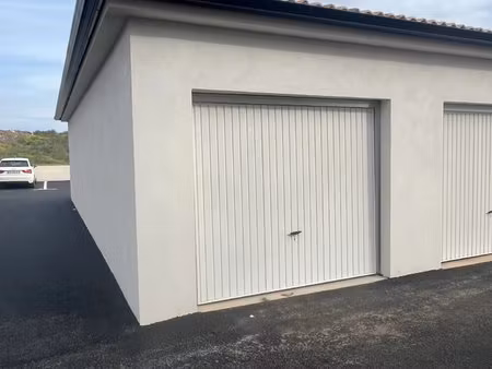 garage de 15 m² situe dans un residence recente