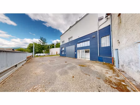 local commercial gieres 268 5 m2
