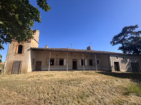 ferme à rénover de 135m2 sur près de 8000m2 de terrain avec