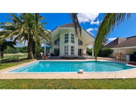 maison à vendre - proche école  commerces et gare  15 mn à pied du château