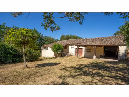 maison en pierre de 76 m2 à restaurer entièrement avec une d