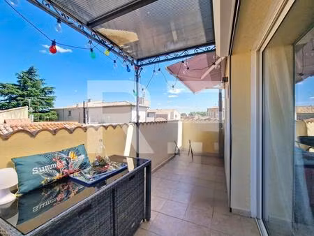 maison avec 2chambres  une terrasse  un garage et un parking