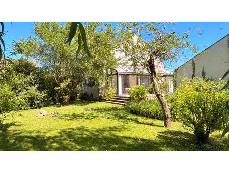 maison sur terrain de 5 700 m2 avec dependance