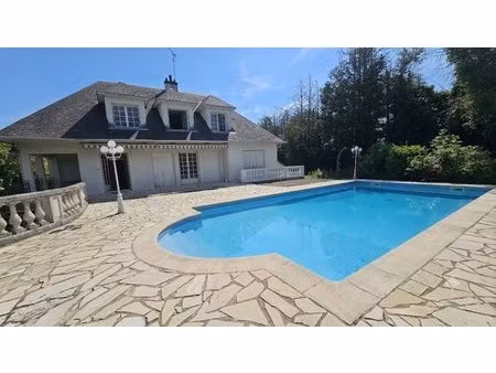 magnifique pavillon avec piscine secteur calme