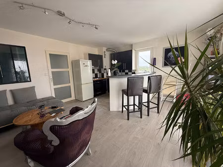 appartement une chambre  balcon  parking