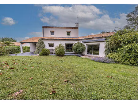 maison familiale d'exception de 170 m² avec piscine - secteur recherché de chauray