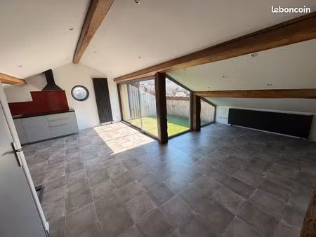 t3 avec cuisine intégrée  terrasse