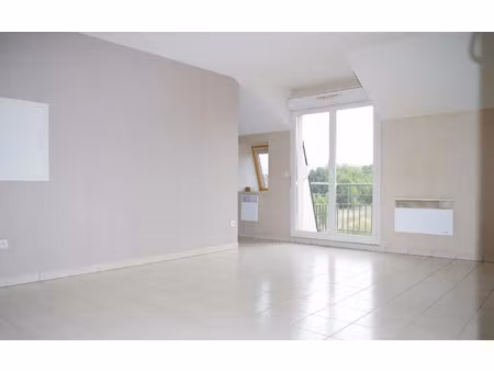 location appartement  m² t-2 à roye  580 €
