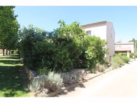 villa avec terrass dans un village tous commerces