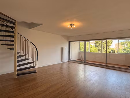 appartement duplex t4 de 78m2 avec véranda et garage
