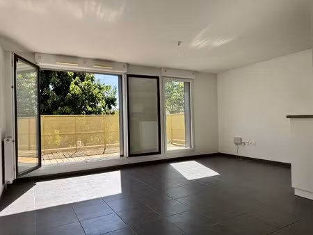 a vendre t3 avec terrasse et parking