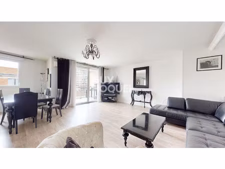150 m² au dernier étage sur la rue principale des lilas : le genre de perle rare qui n'arr