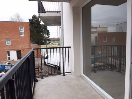 t2 avec parking et balcon à lomme
