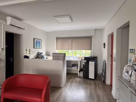 bâtiment administratif avec 9 bureaux