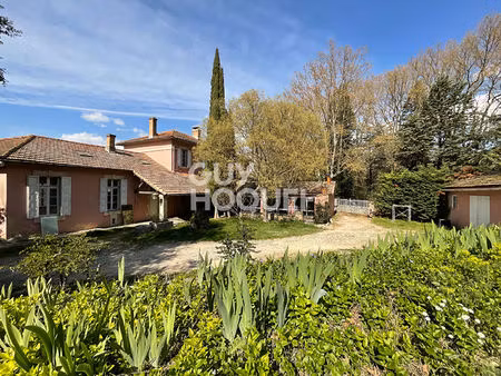 ensemble immobilier de plus 582 m² avec annexe  abbaye et garage sur 2.3 hectares de terra