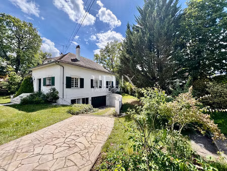 maison 8 pièces de 218 m² à le vésinet