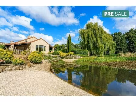 alleenstaand huis te meulebeke met prachtige tuin en vijver!
