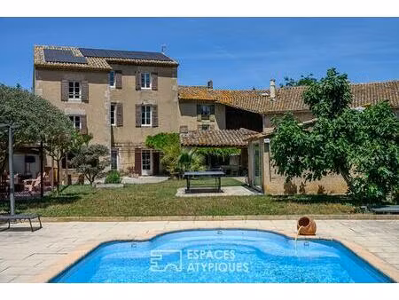 ancien moulin réinventé en gites au pied du luberon