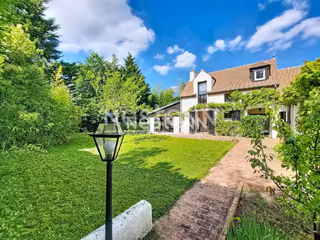 a louer : noisy le roi  domaine du golf  maison individuelle 5 pièces de 140 m² avec jardi