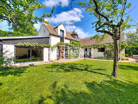 a louer : noisy le roi  hameau du golf  maison 5 pièces en impasse sur 1600 m² de terrain