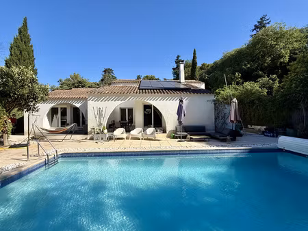clapiers  villa t5 de 193 m2 sur 943 m2 avec piscine
