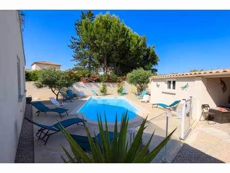 lunel villa t5 de plain-pied avec piscine  pool-house de 50 m² et terrain de 722 m²