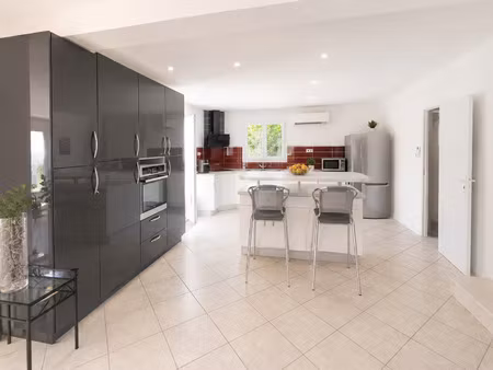 vente villa t5 recente + appartement t2 sur sollies