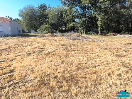 terrain constructible 791 m2 la fradiniere