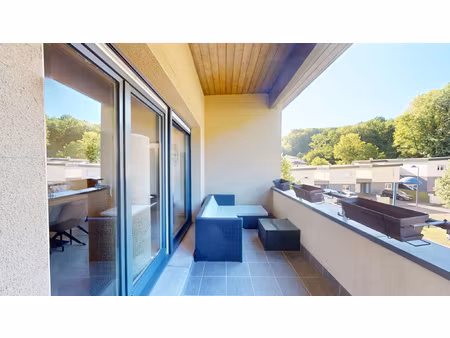 appartement t3 avec balcon  garage et parking.