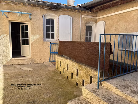 maison de village  1 cour et 2 terrasses