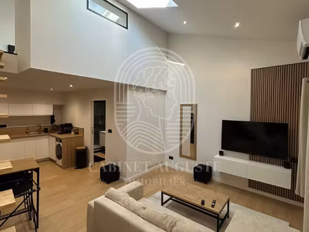 t2 duplex 48 m2 - entièrement rénové  meublé  dpe b - nîmes