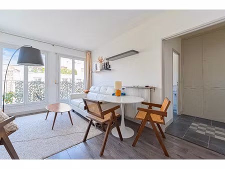 2 pièces avec balcon quartier des invalides