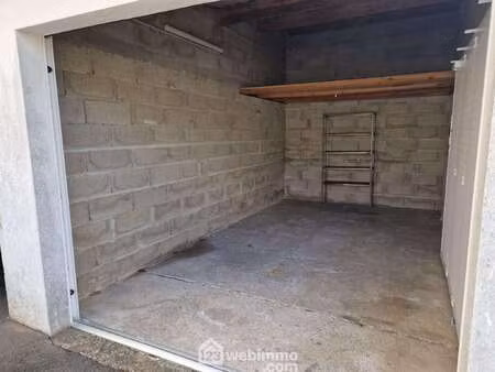 vente garage et parking à la roche-sur-yon centre ville (85000) : à vendre / 16m² la roche