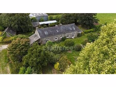 vente longère et corps de ferme à châteauneuf-du-faou (29520) : à vendre / 151m² châteaune