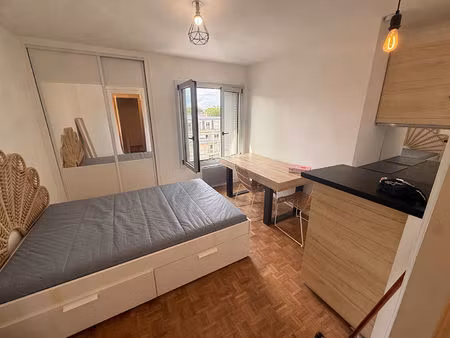paris 8e - boulevard de courcelles - studio meublé au dernier étage - bail code civil