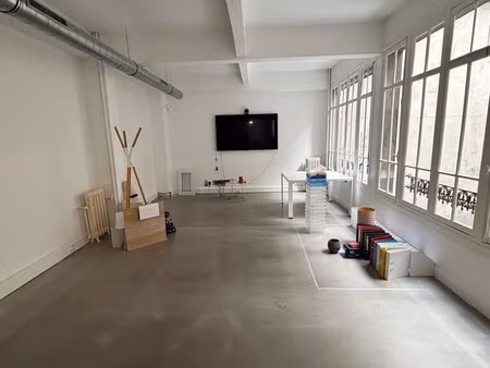 location commerce paris 75010 89m²