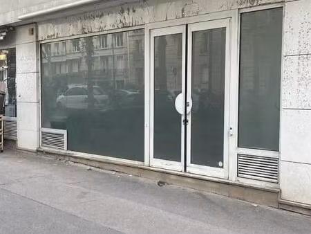 location commerce paris 75016 87m²