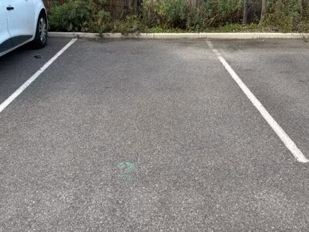 place de parking louer/ meyzieu