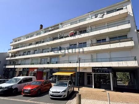 investissement - local commercial loue - centre ville montai