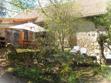 ancienne grange-écurie aménagée dans un paisible village d'au