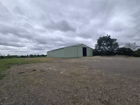 hangar de 750 m2