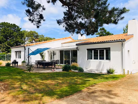 maison d'exception entre forêt et océan