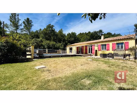 à vendre maison t4 de plain-pied avec grand terrain  ateliers et panneaux solaires