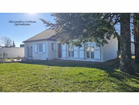 noyant-villages – maison de plain-pied 3 chambres avec jardin  grand garage et commerces à