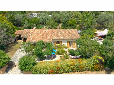 maison 135 m² avec 2 mazets en pierre et bassin aperçu mer
